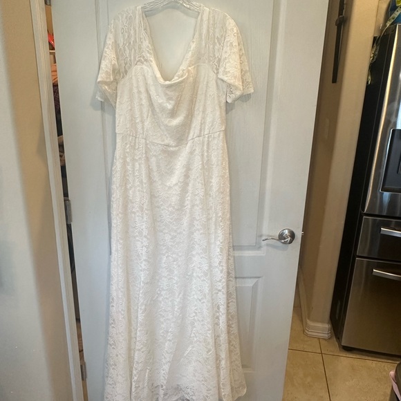 Torrid Ivory Lace Off Shoulder Fit & Flare Wedding Dress plus size 20 - Picture 7 of 9